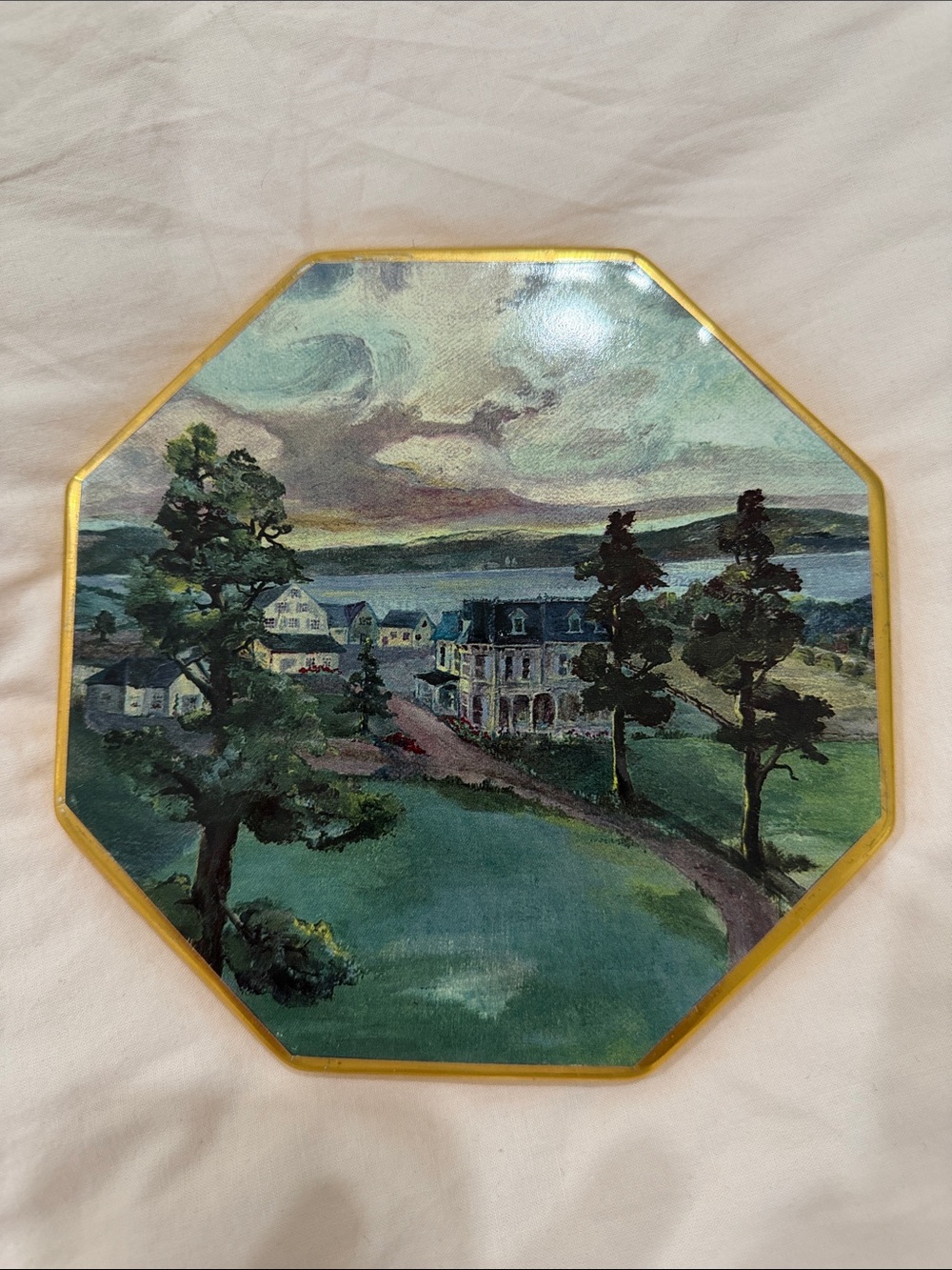 Scenic Octagonal Trivet/Decor Plate in Green and Gold